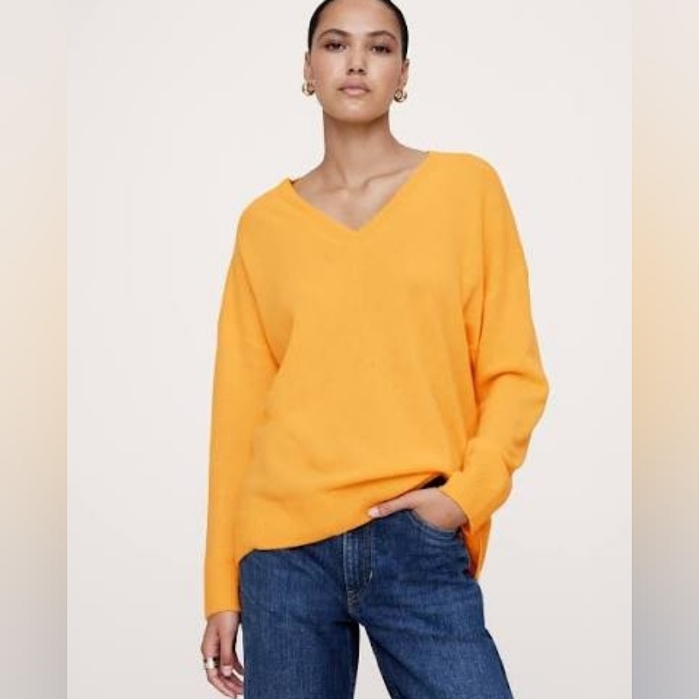 NEW Banana Republic Caro Lightweight Cashmere V-Neck Sweater - Super Bloom